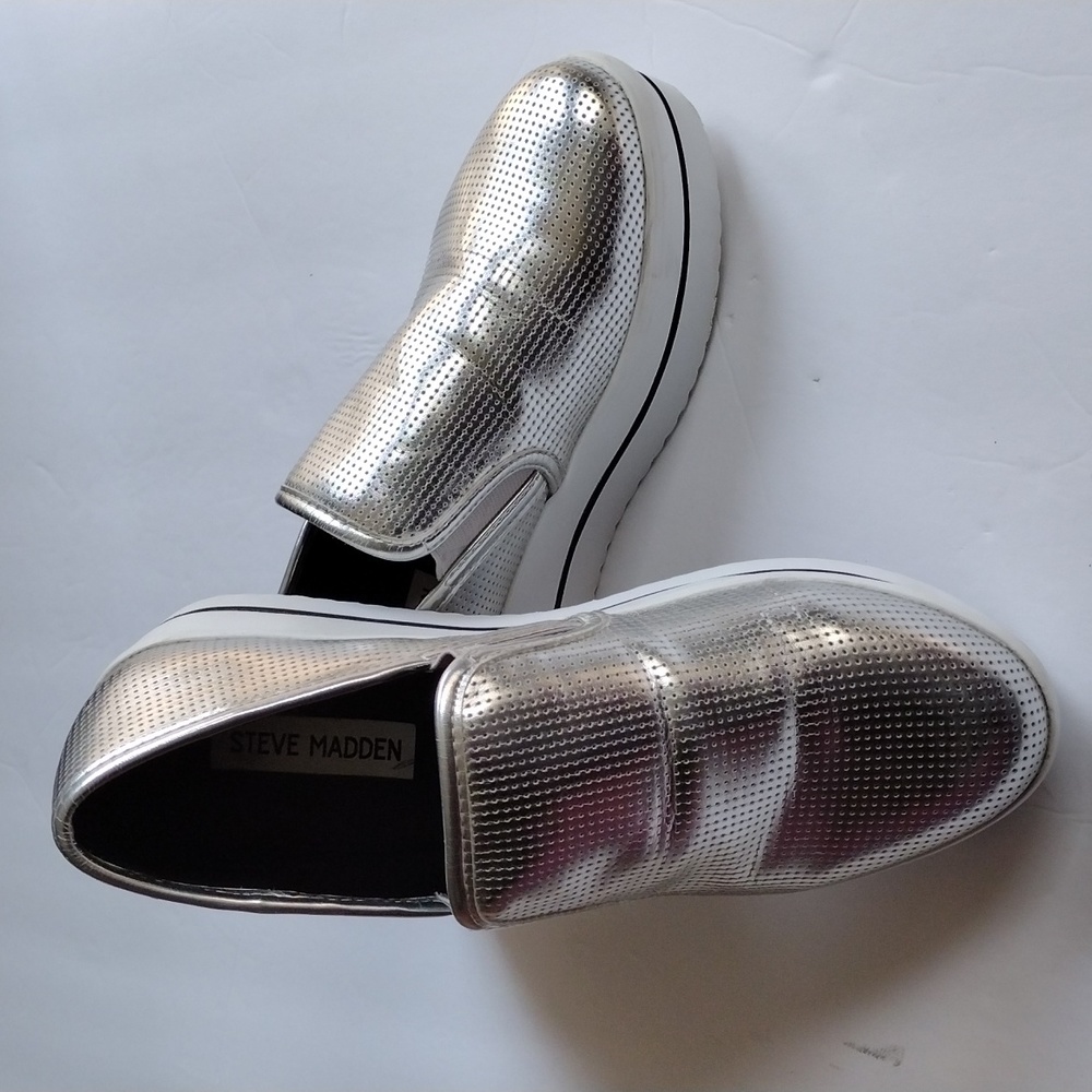 Steve Madden Becca Silver Wedge slip-on sneakers | Size 7M